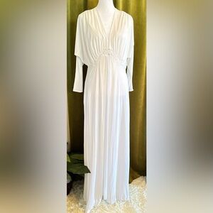 🔵 VINTAGE LORRAINE 100% NYLON EXCLUSIVE OF DECORATION (2pc) GOWN SET